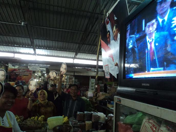 Pedagang di Solo Nobar, Yel 