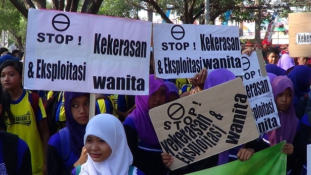 Kecam Kekerasan Perempuan dan Anak, Warga Rembang Turun ke Jalan