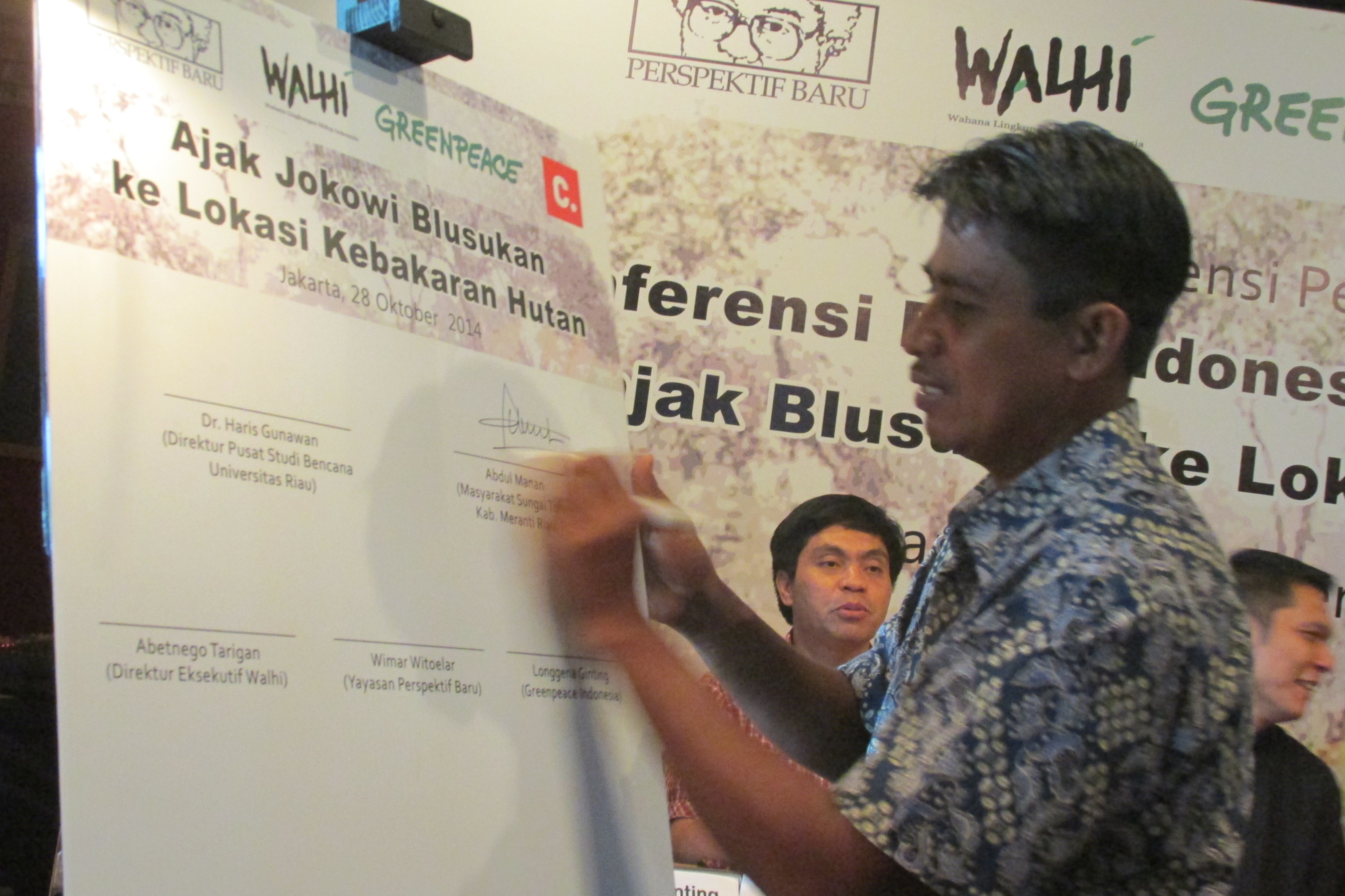 Pria ini Berani Ajak Jokowi #BlusukanAsap