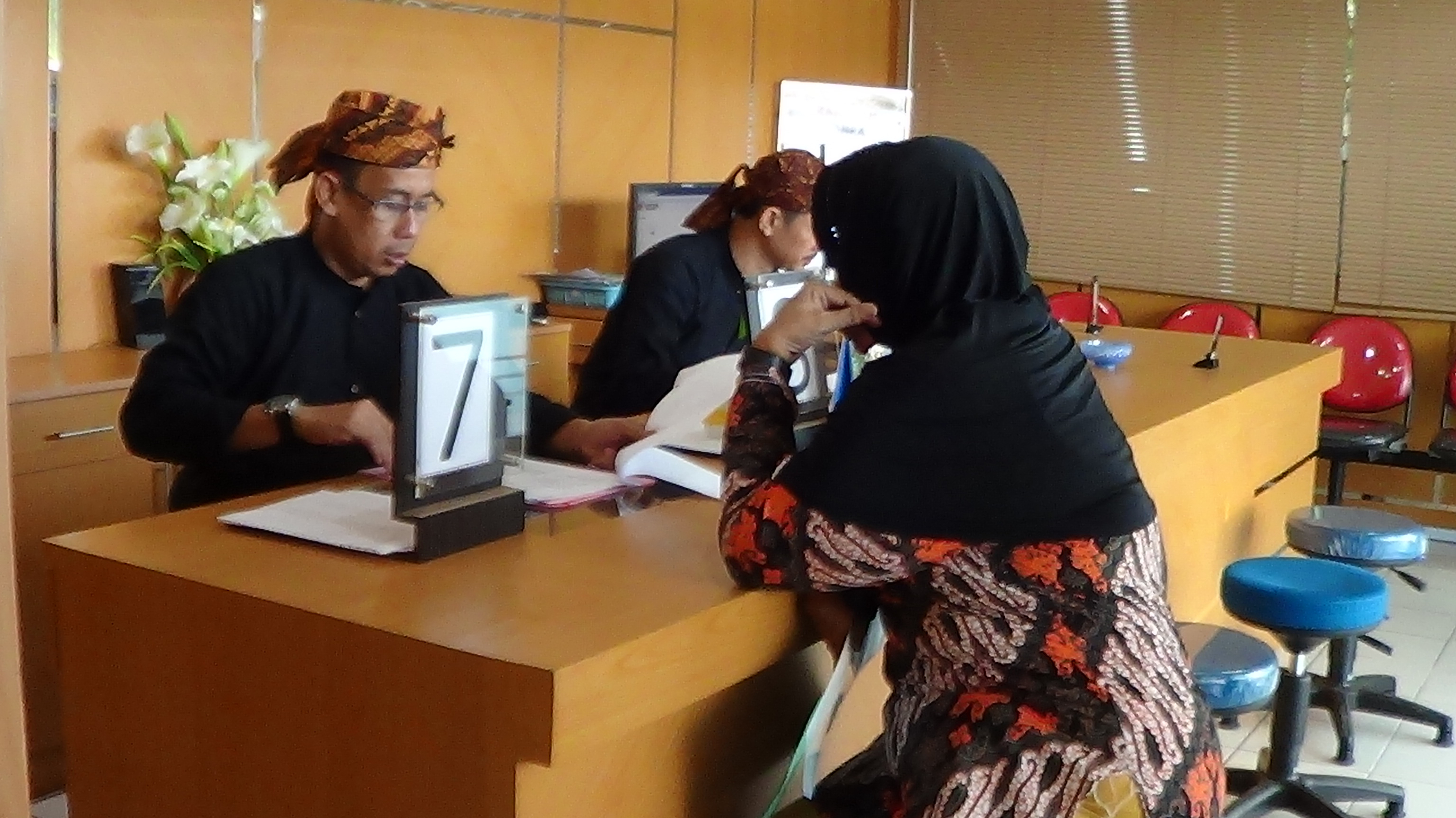 Begini Ketika PNS Bogor Pakai Pakaian Kampret saat Kerja