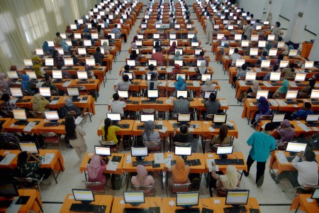 Memangkas Jumlah PNS