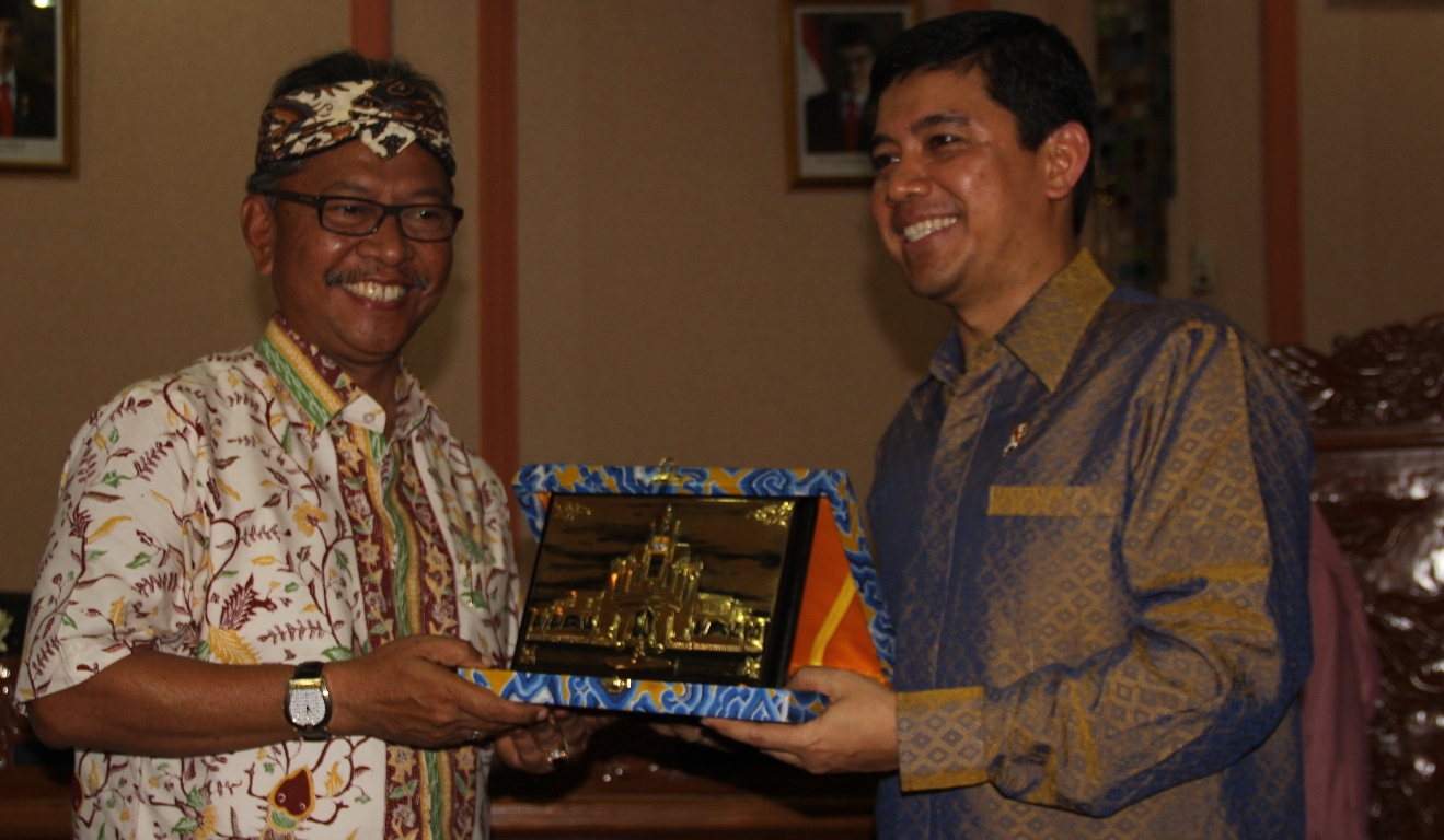 Ingin Moratorium, Cirebon Justru Minta Tambahan PNS
