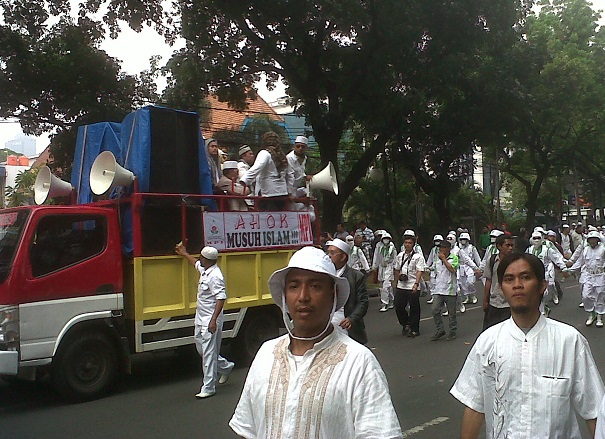 Sri Bintang Pamungkas Ikut Demo Tolak Ahok