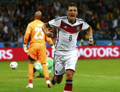 Ozil Dipaksa Pindah ke Arsenal