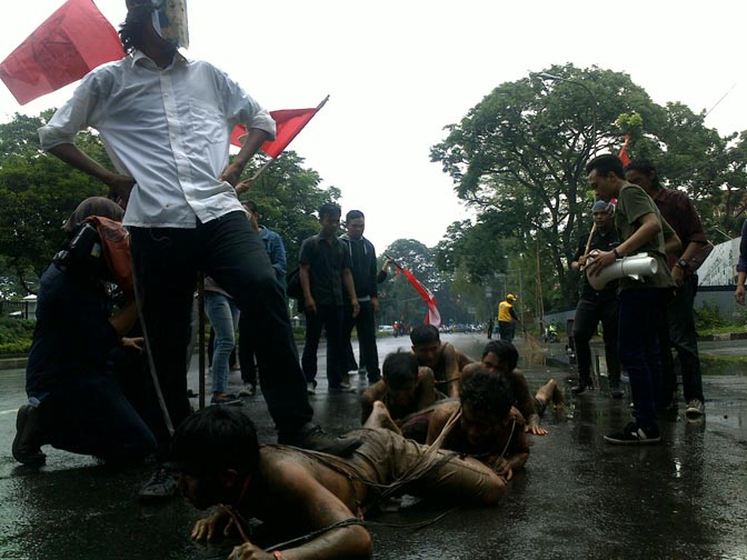 Mahasiswa Bandung Tolak Kenaikan BBM
