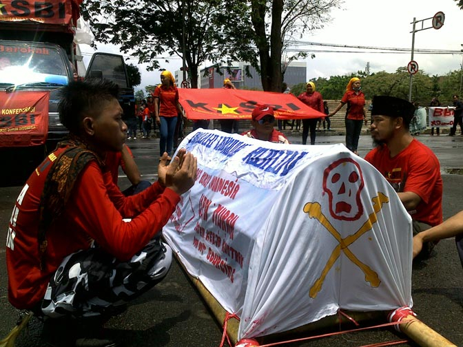 Buruh Minta Gubernur Jabar Turun Tangan Soal UMK