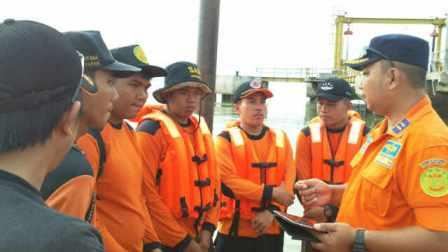 Perahu TKI Ilegal Hantam Kapal Barang di Perairan Malaysia