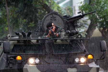 Pasca Bentrok Batam, Jokowi Bakal Rotasi Jabatan Strategis di TNI Polri