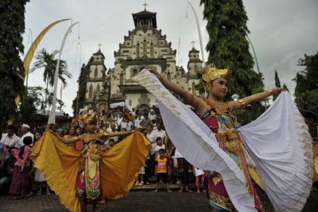 Tiga Derah Penyumbang Turis Asing Terbesar :