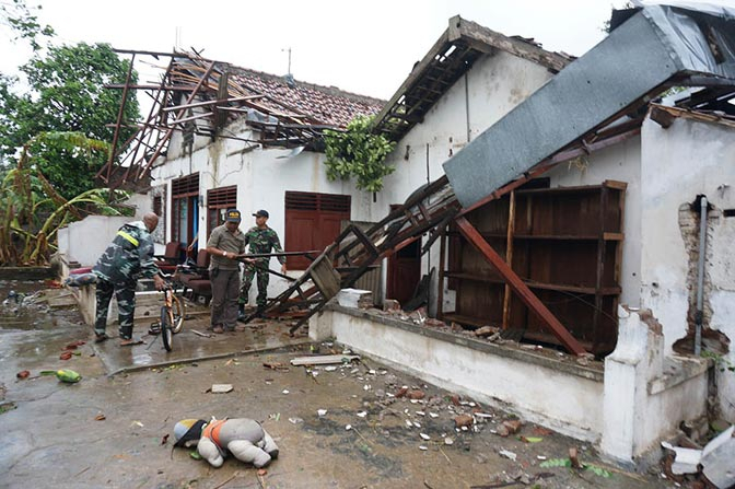 Puluhan Rumah di Jombang Rusak Diterjang Puting Beliung