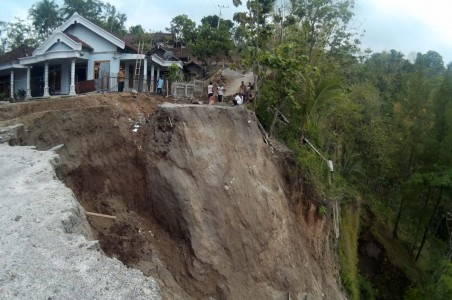 Longsor Jadi Bencana Mematikan Tahun Depan