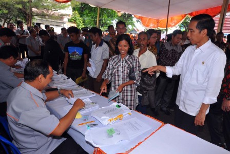 Jokowi Lanjutkan Blusukan di Riau