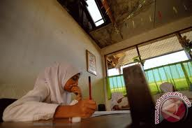 Siswa di PPU Kalimantan Timur Belajar di Gudang
