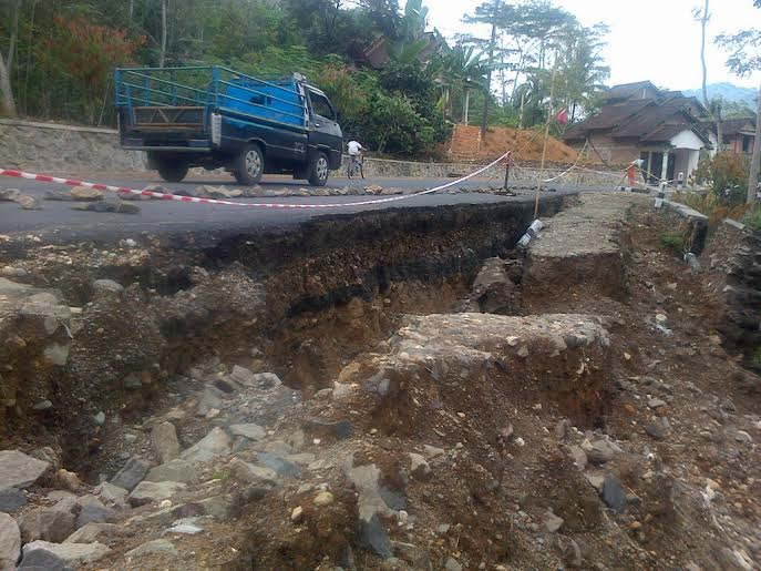 Baru Setahun Dibangun, Ruas Jalan Nasional Trenggalek-Pacitan Ambrol
