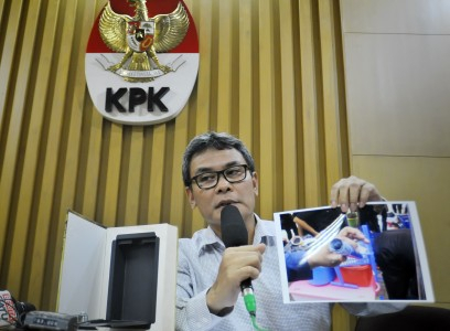 KPK Cekal Dua Tersangka Kasus Korupsi Alkes Universitas Udayana
