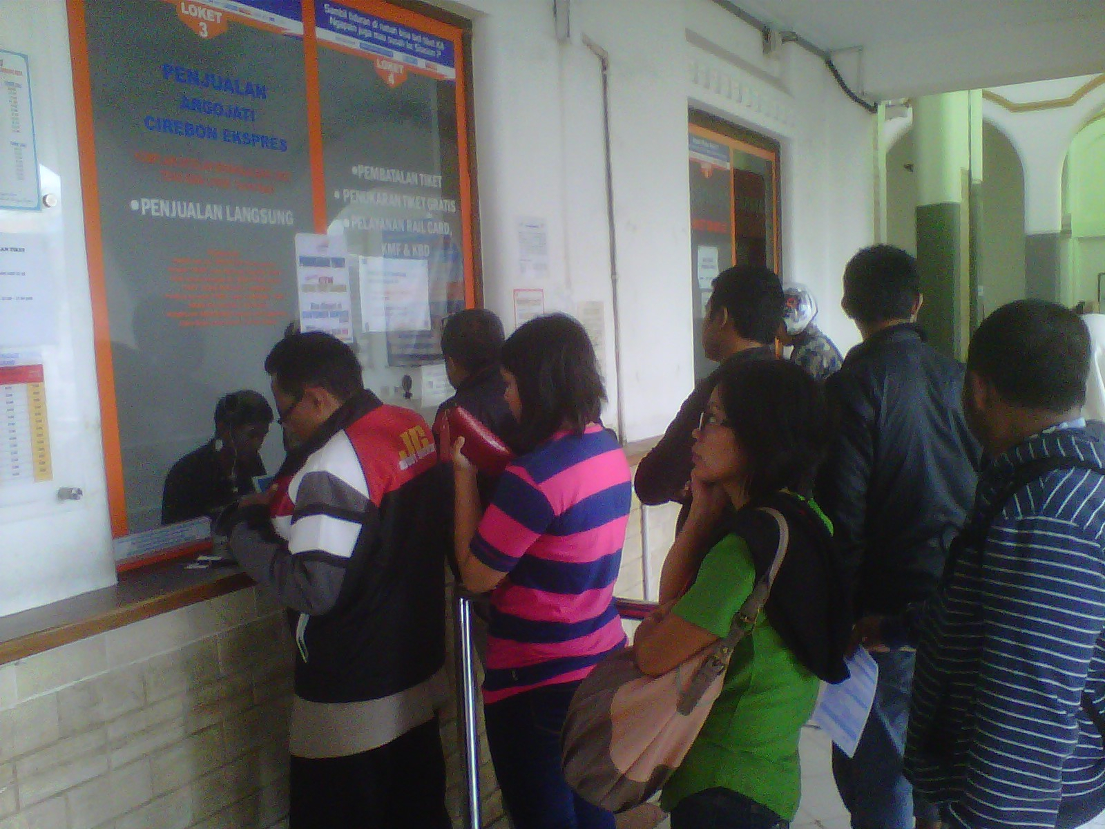 Jelang Natal dan Tahun Baru, warga Buru Tiket Kereta