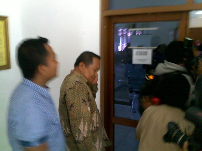 Terima Suap, Hakim Comel Divonis 7 Tahun Penjara