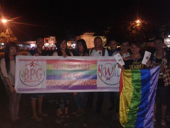 LGBT: Mereka Suka Pakai Celana, tapi di Kantor Terpaksa Pakai Rok