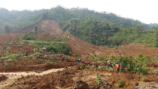 PMI Bandung Buka Posko Bantuan Pengungsi Longsor Garut dan Banjarnagara
