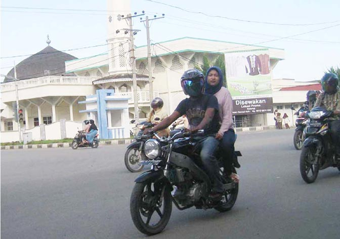 Pasangan Non Muhrim di Aceh Dilarang Berboncengan