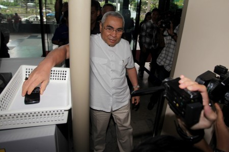Diperiksa KPK, Bupati Kutai Timur Bekukan IUP Nazaruddin