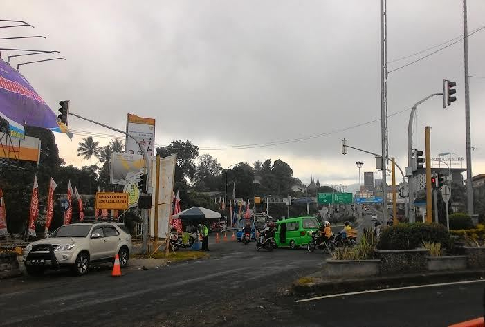 Malam Tahun Baru Hujan, Pengunjung Puncak Diminta Waspada