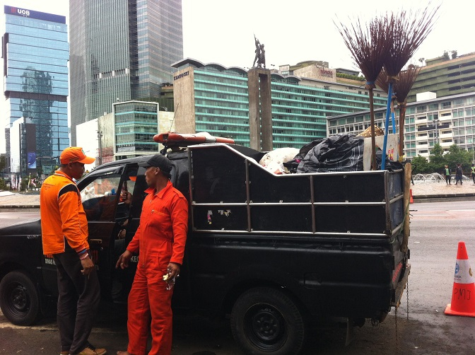 Sampah Berserakan di Lokasi Jakarta Night Festival