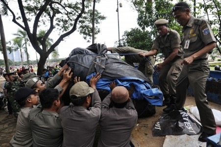 Pedagang Kaki Lima Akan Somasi Ahok