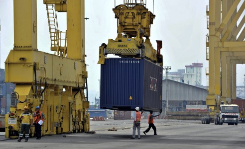 Nilai Impor Indonesia Turun