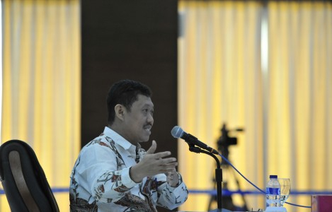 Jokowi Resmi Lantik Bekas Politisi PDIP Jadi Hakim MK