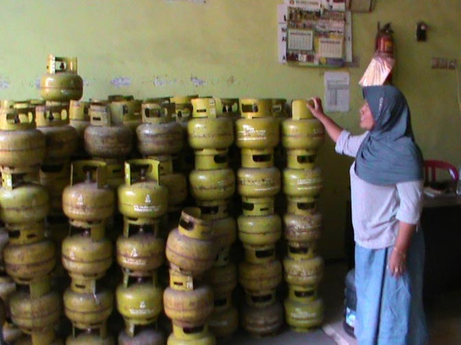 Elpiji Tiga Kilogram Diburu Konsumen di Jombang