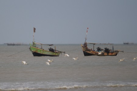 Gelombang Tinggi, Nelayan Banyuwangi Tak Melaut