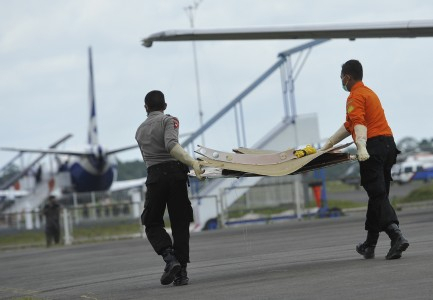Basarnas Harap Pengangkatan Ekor QZ8501 Cepat Rampung