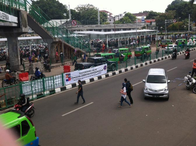Satpol PP Bogor Belum Siap Dukung Perda Larang Menyeberang