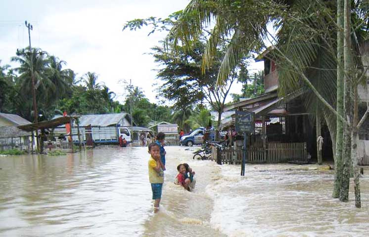 Jalan Semarang-Demak-Purwodadi Terputus Akibat Terjangan Banjir