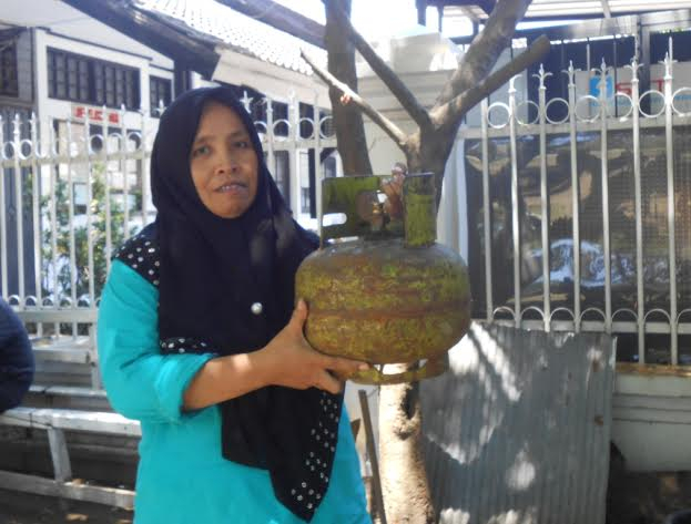 Elpiji Langka, Ibu di Mataram Makan Beli Nasi Bungkus