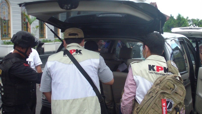 KPK Geledah Kantor Bupati Lombok Barat