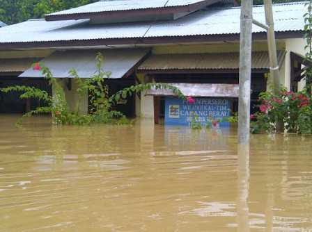 Banjir Langkat, 4 Ribuan Keluarga Terisolir
