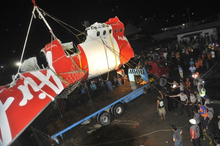 KNKT Tak Permasalahkan Belum Diangkatnya Badan Pesawat AirAsia