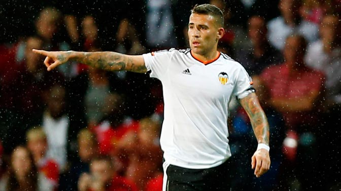 Arsenal dan United Perebutkan Otamendi