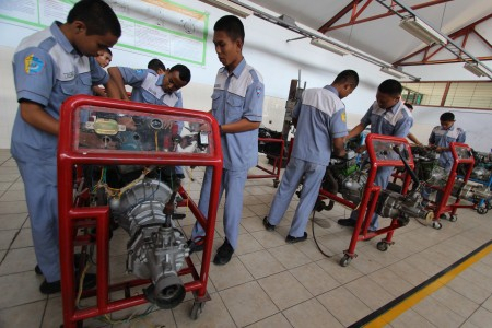 Tenaga Kerja di Empat Sektor Belum Siap Hadapi MEA 2015