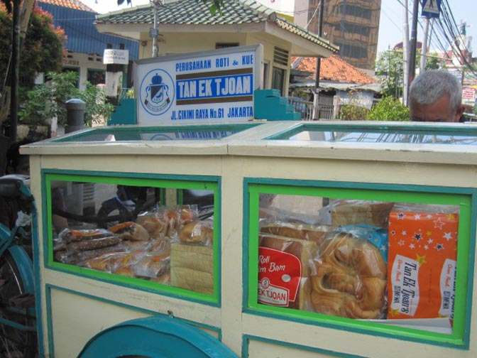 Jangan Pergi Tan Ek Tjoan