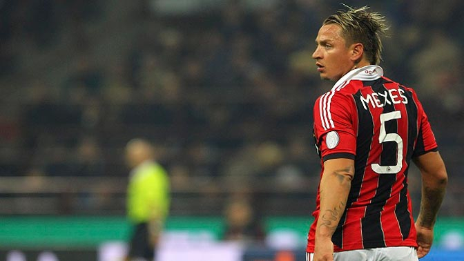 Cekik Pemain Lawan, Mexes Dihukum Empat Pertandingan
