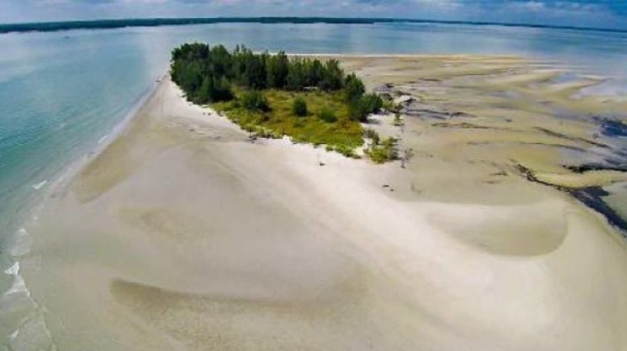Pengerukan Pasir, Nelayan Rupat dan WALHI Riau Adukan PT LMU