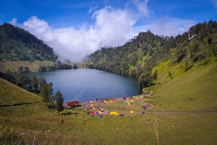 Gunung Semeru Terbakar, Pendaki Dibatasi Sampai Ranu Kumbolo