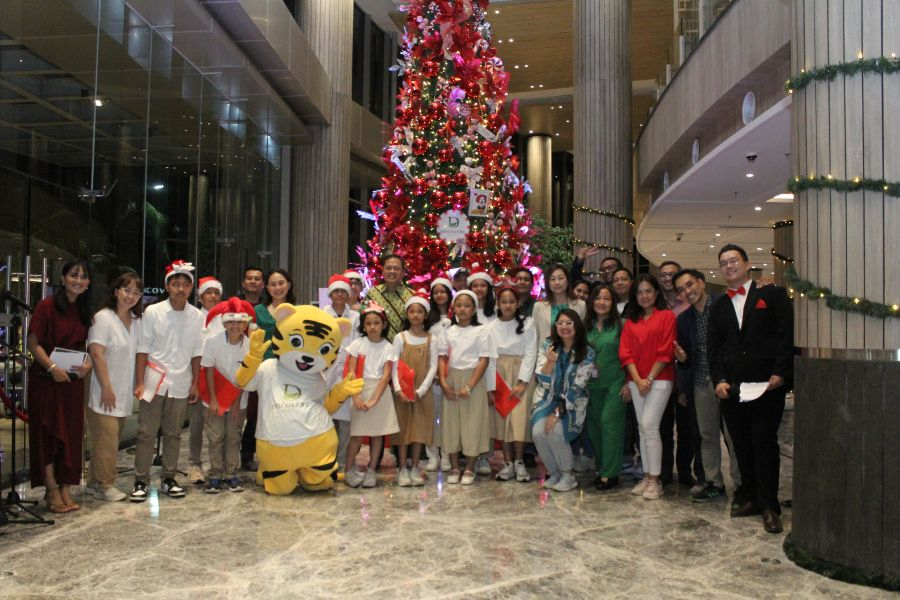 Discovery Ancol Sambut Liburan dengan Penyalaan Pohon Natal dan Urban Threads Market