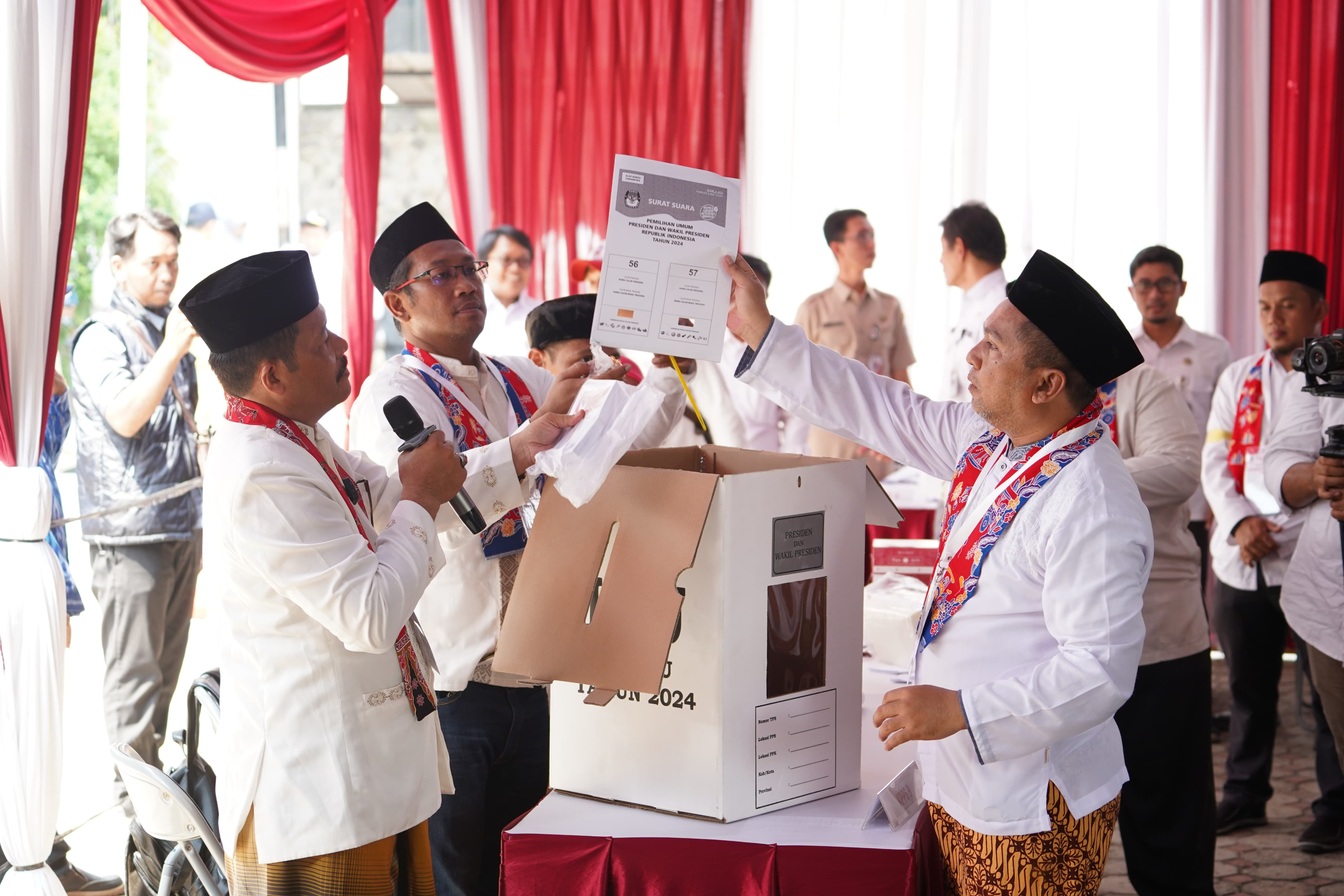 Simulasi Pemungutan Suara dan Sirekap Pemilu 2024 di KPU Jakarta Timur