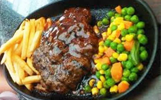 Lezatnya Steak dan Burger Tempe Berbumbu Rendang dan Balado