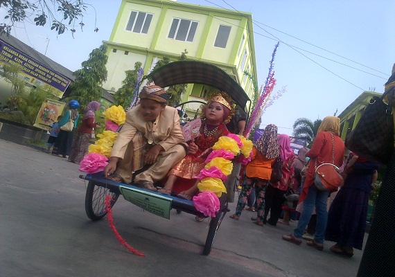 Ratusan Siswa SD di Jombang Pawai Budaya Tolak Kekerasan Anak