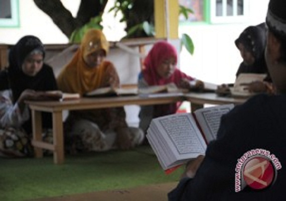Di Bondowoso, Guru Ngaji Sudah Meninggal Tetap Terima Bantuan